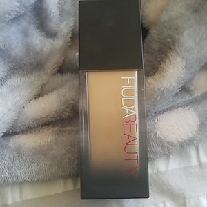 Huda Beauty Foundation Latte 300N